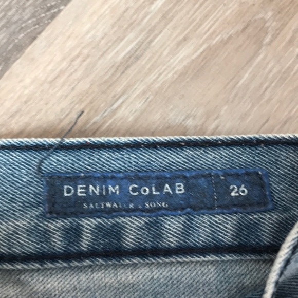 REVOLVE | DENIM CoLAB Denim Cutoff Shorts Distressed Raw Hem Size 26 - Picture 5 of 7